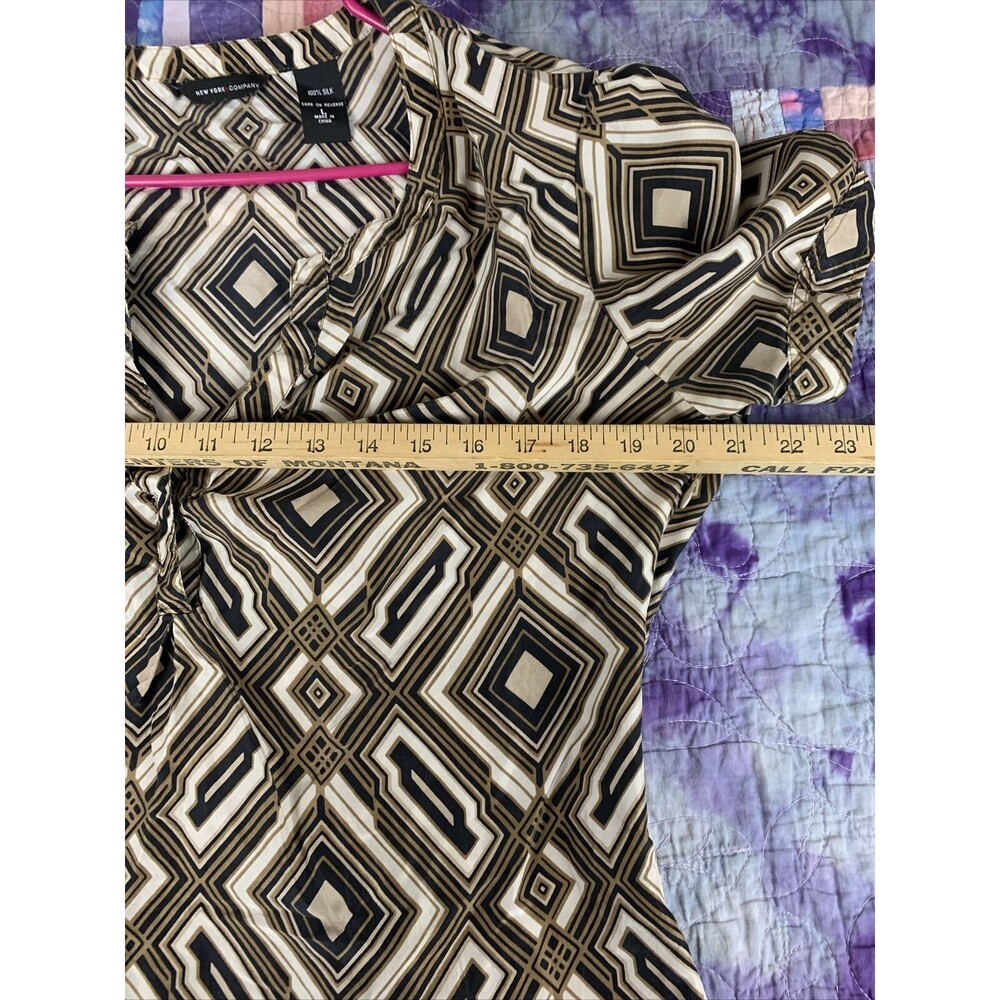 New York & Company Womens Large 100% Silk Pullover Geometric Blouse Short Sleeve - Picture 5 of 6